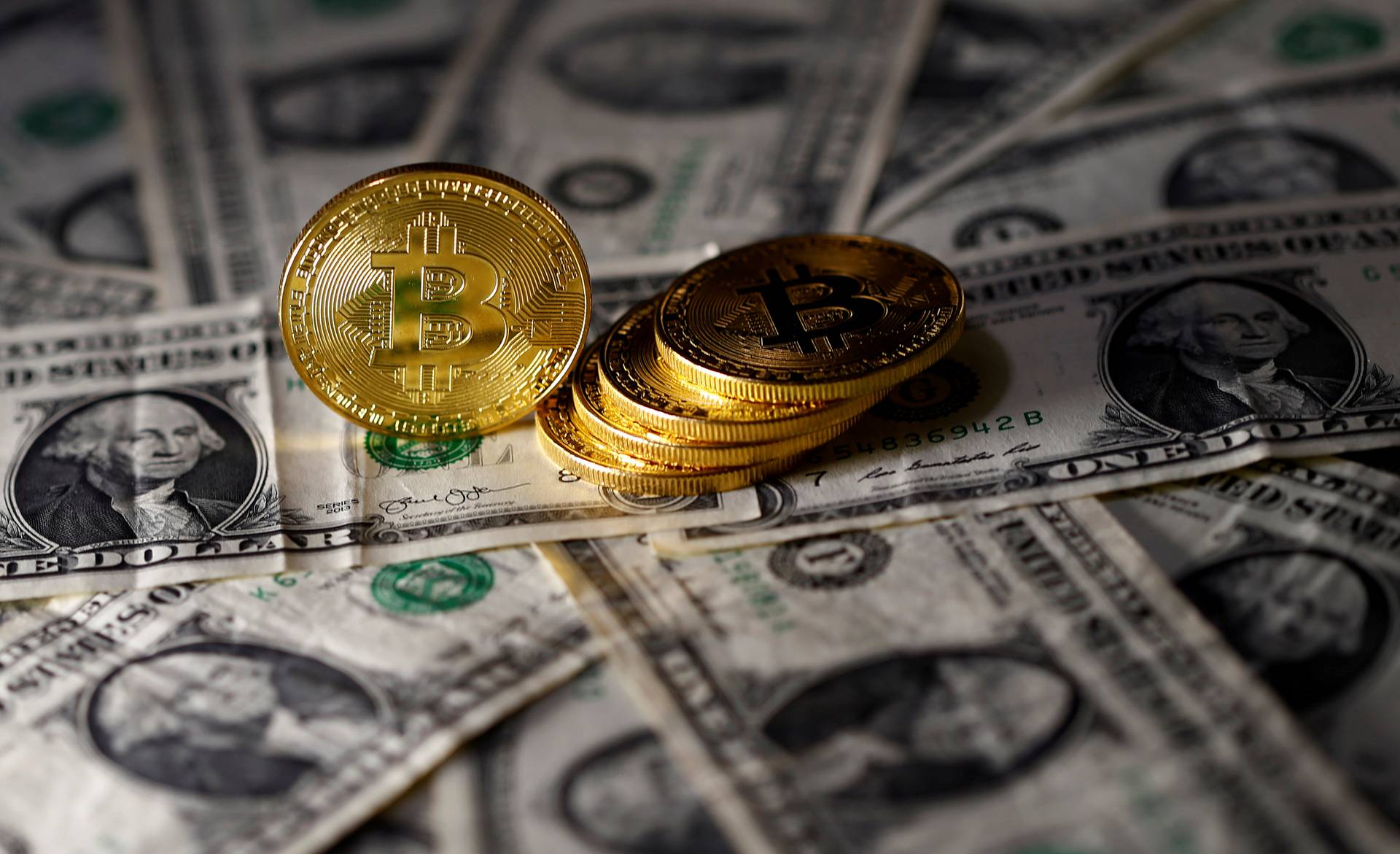 Bitcoin跌穿32000美元　《黑天鵝效應》作者重申其價值為零