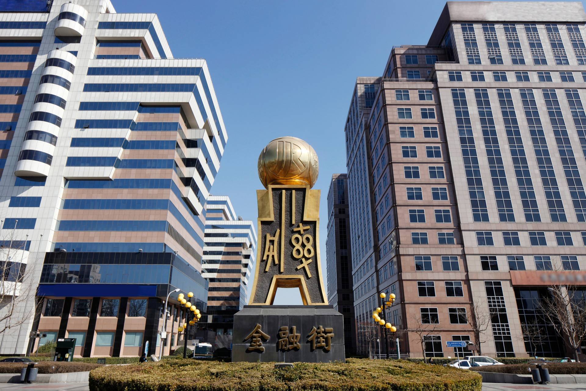 增配三行業，「抱團」展現新趨勢，內地公募基金一季報全透視