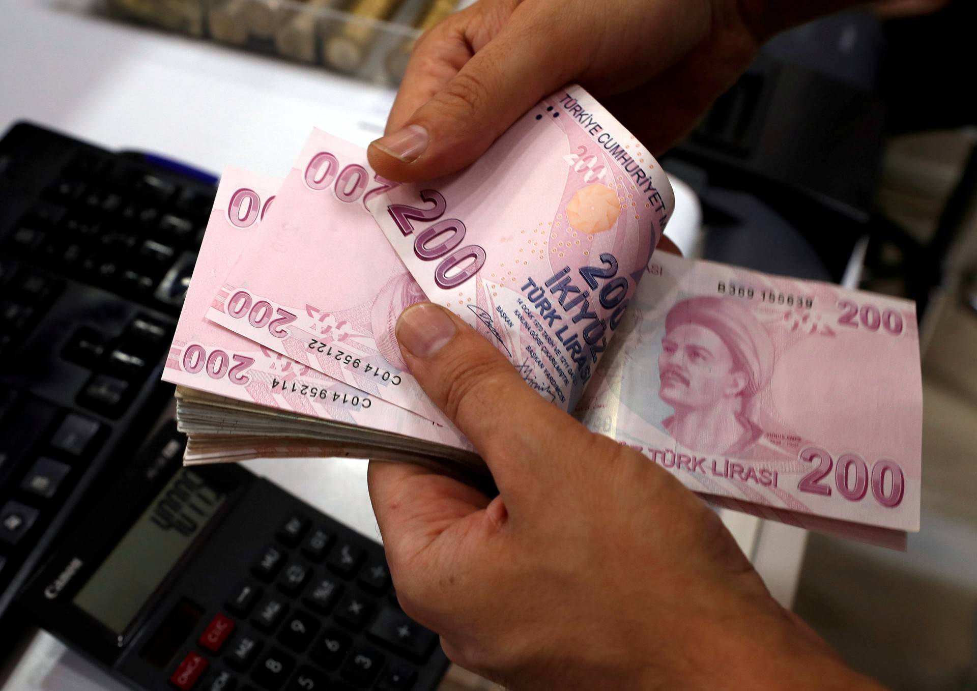 土耳其里拉暴跌　對美元匯率一日連續跌破兩個關口