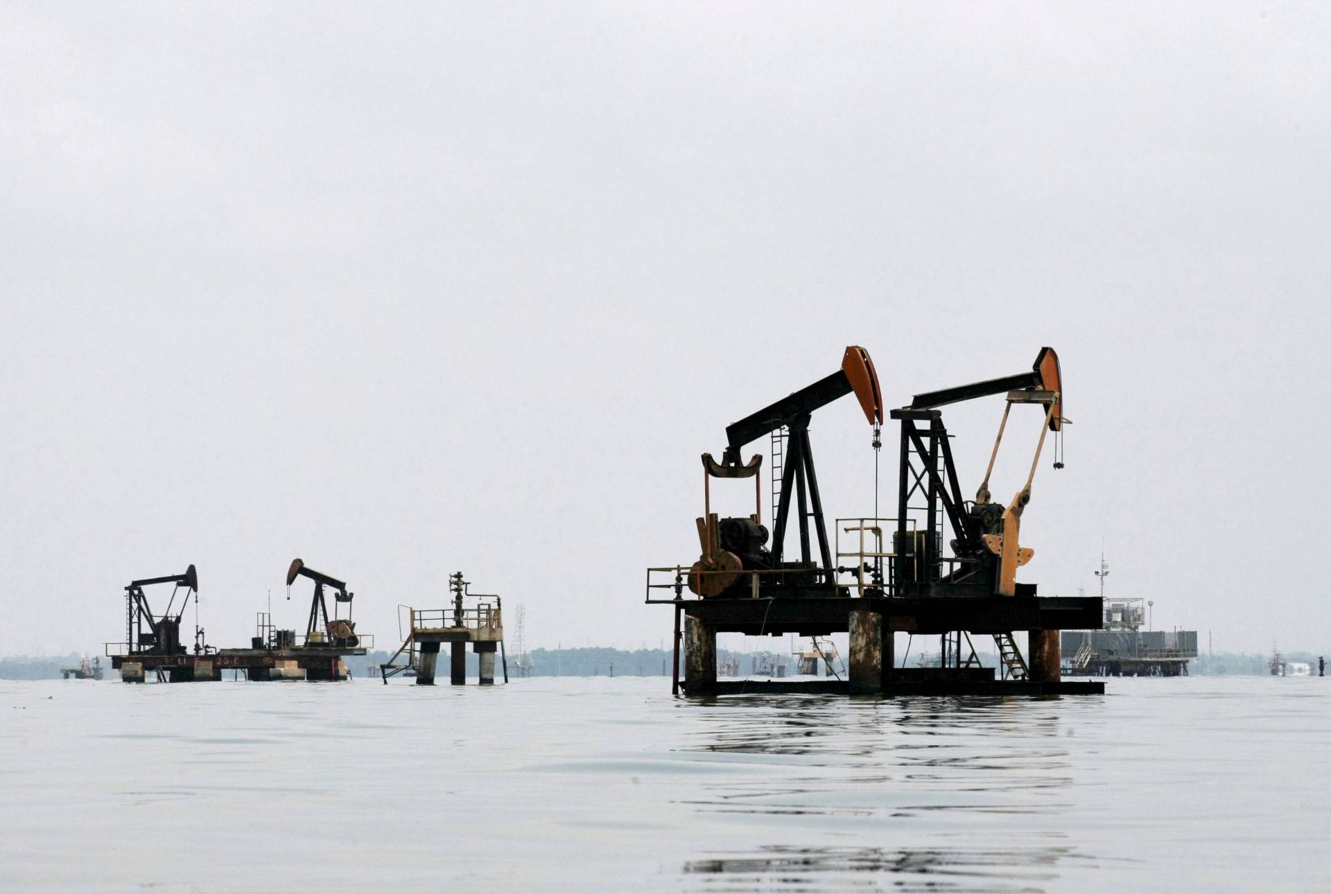 中國最大海上石油和天然氣商擬撤離英美加　背後有哪些考量