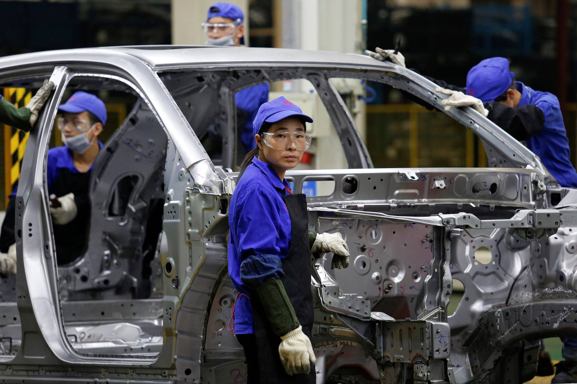 中國製造業持續疲軟　中型企業也陷入困境｜巨子點評