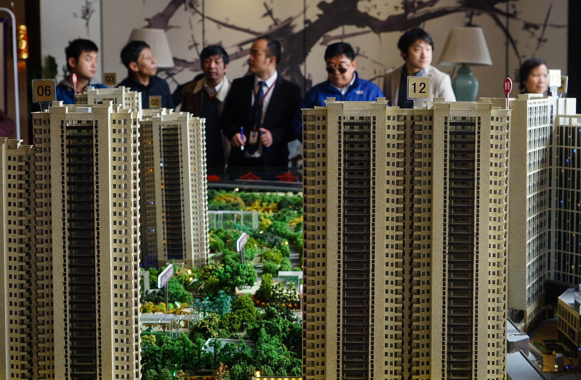 中國房地產稅替得了土地財政麼？