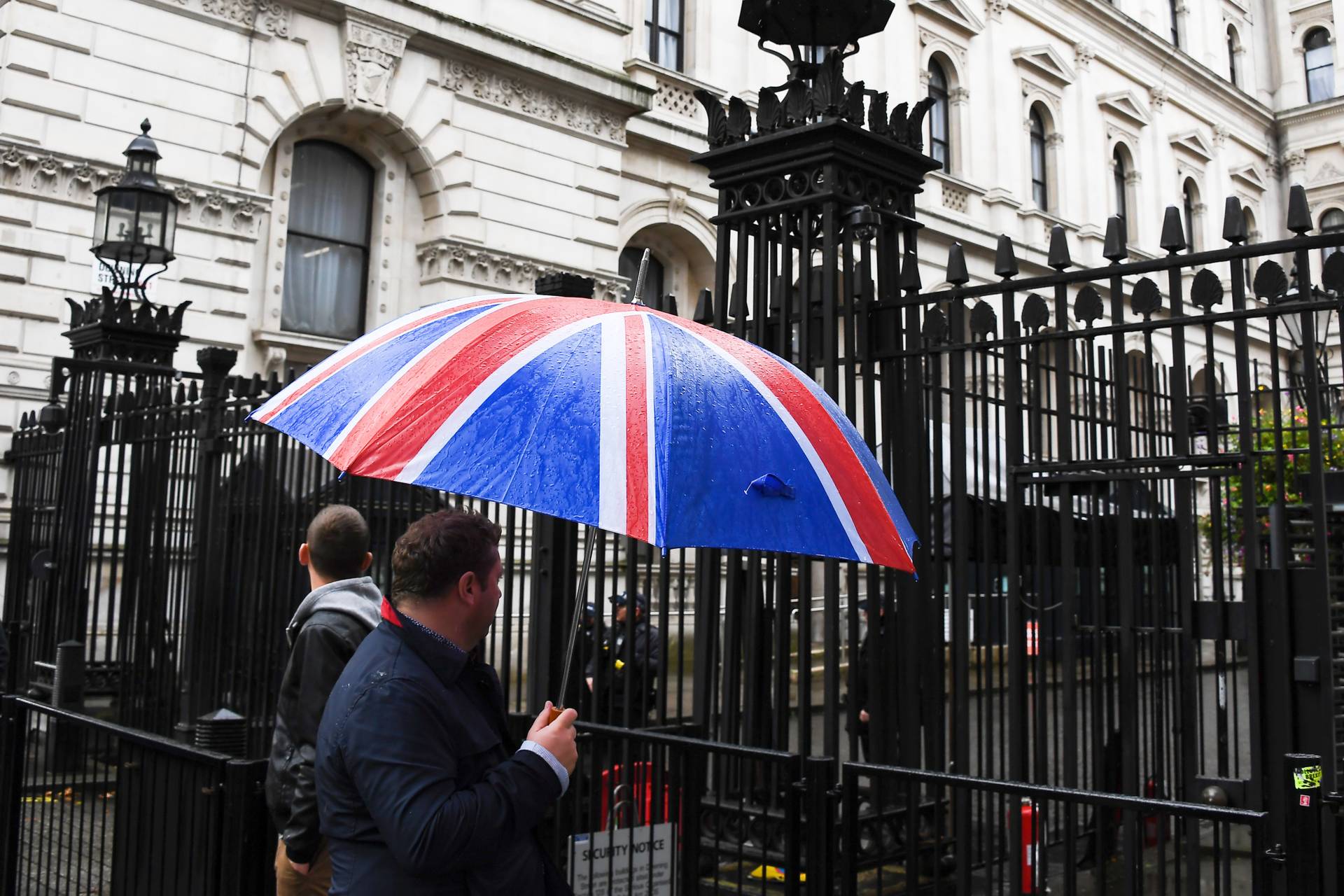 英國首相稱不會拒絕來自中國的投資　外交部回應