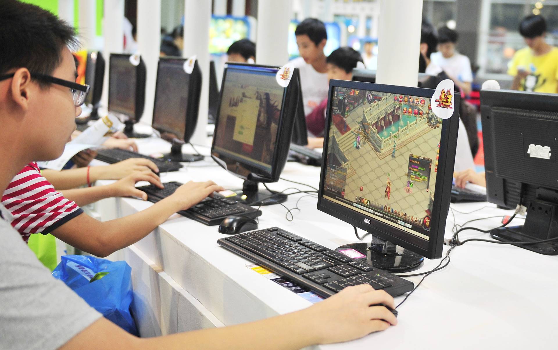 中國放緩審批新網絡遊戲　並非暫停批准　騰訊港股一度跌逾8%