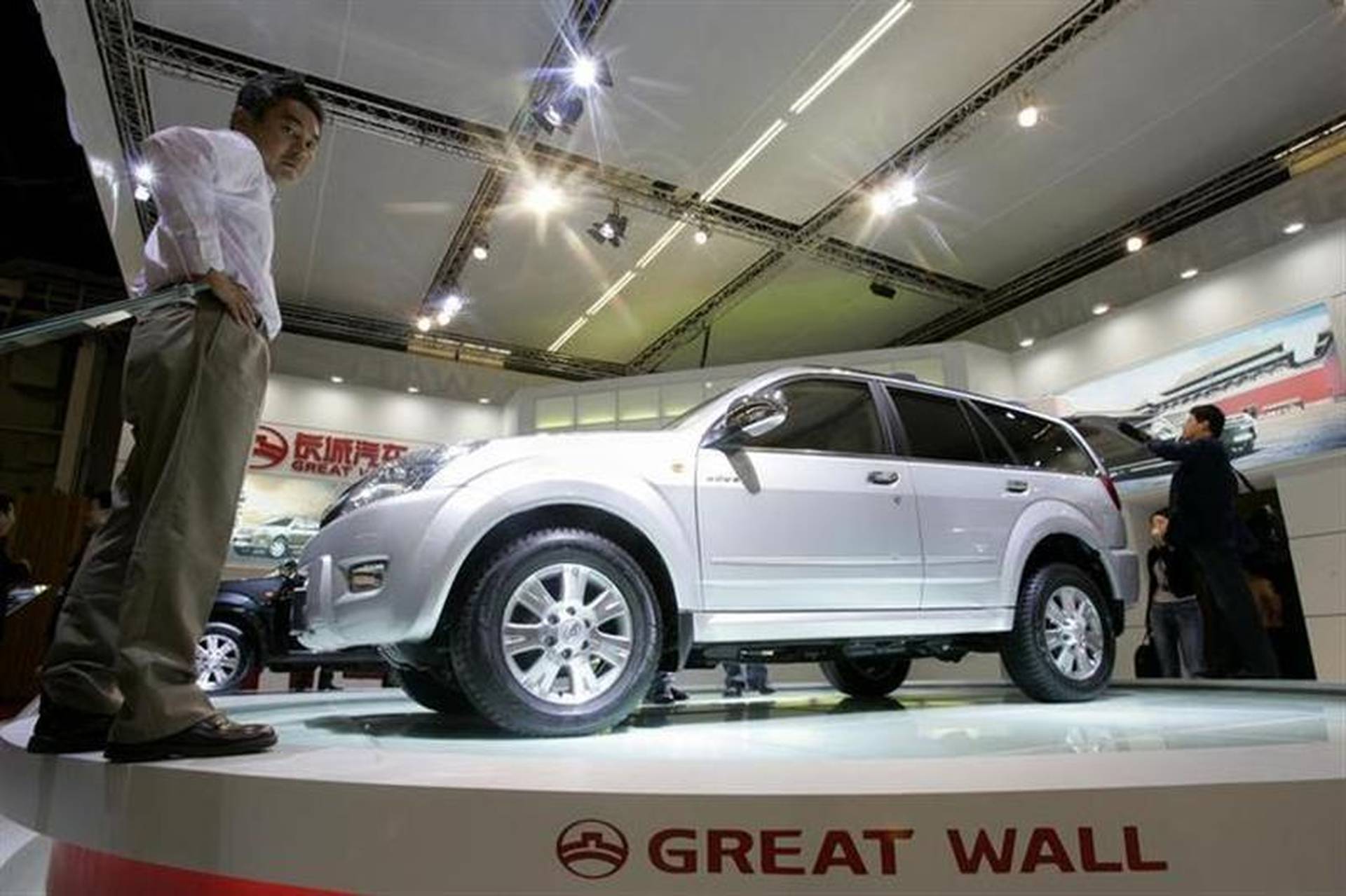 中國新能源汽車企業小而散　官方鼓勵兼併重組提高集中度
