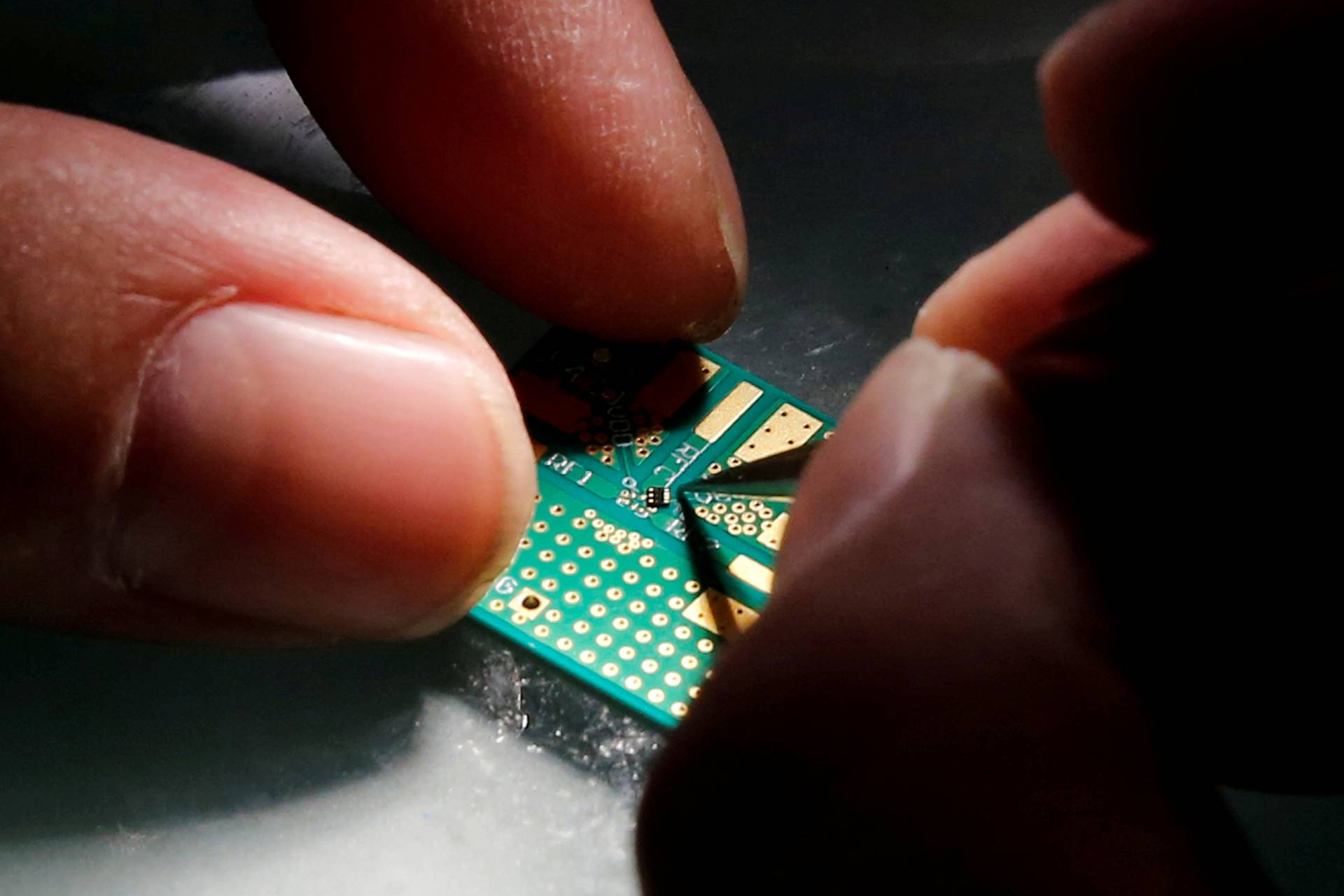 中國晶片自給率僅16%　日媒：2025年難以達到70%