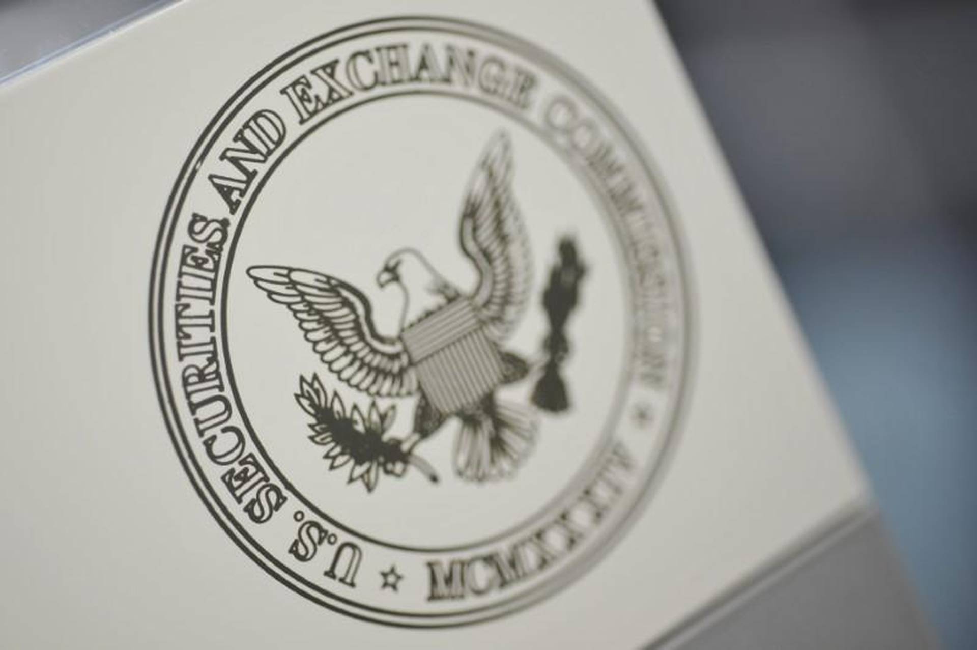 SEC主席：警告在區塊鏈上發虛擬股票　加密貨幣需更多監管