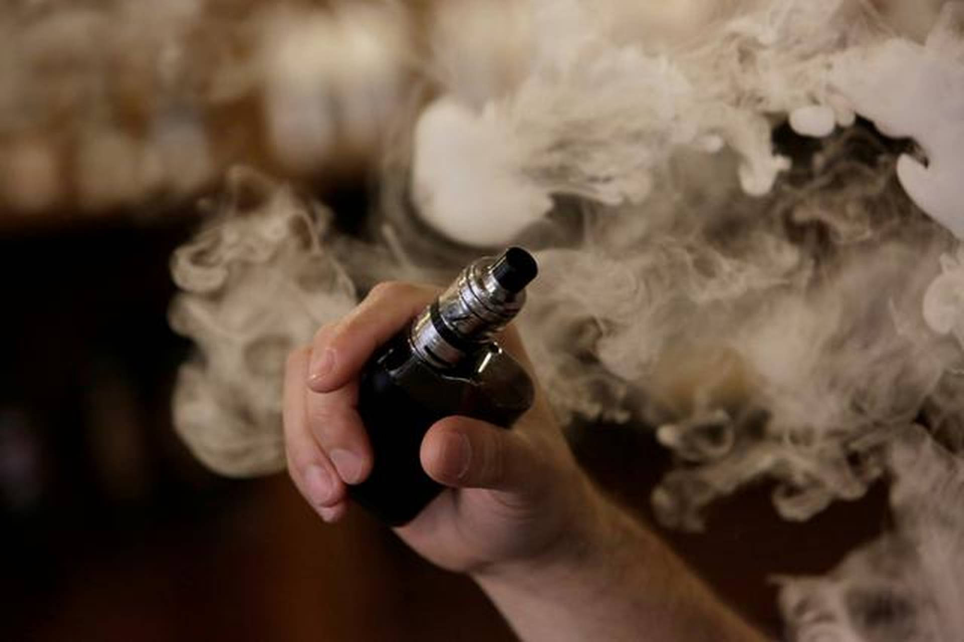 新華社刊文揭露電子煙販賣「潛規則」　警惕該產品流向未成年人