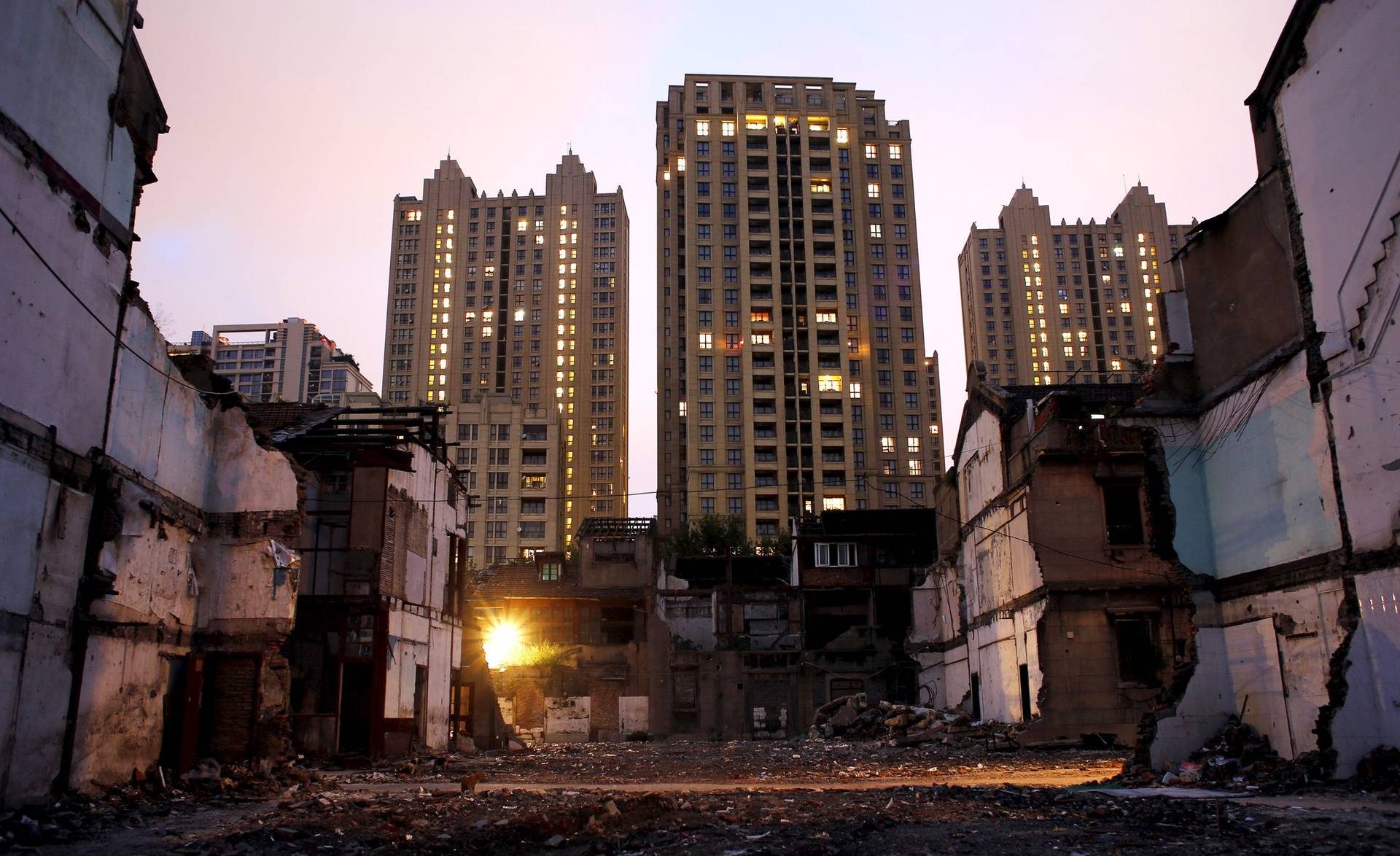 救市聲漸起　中國樓市有無整體救市必要？