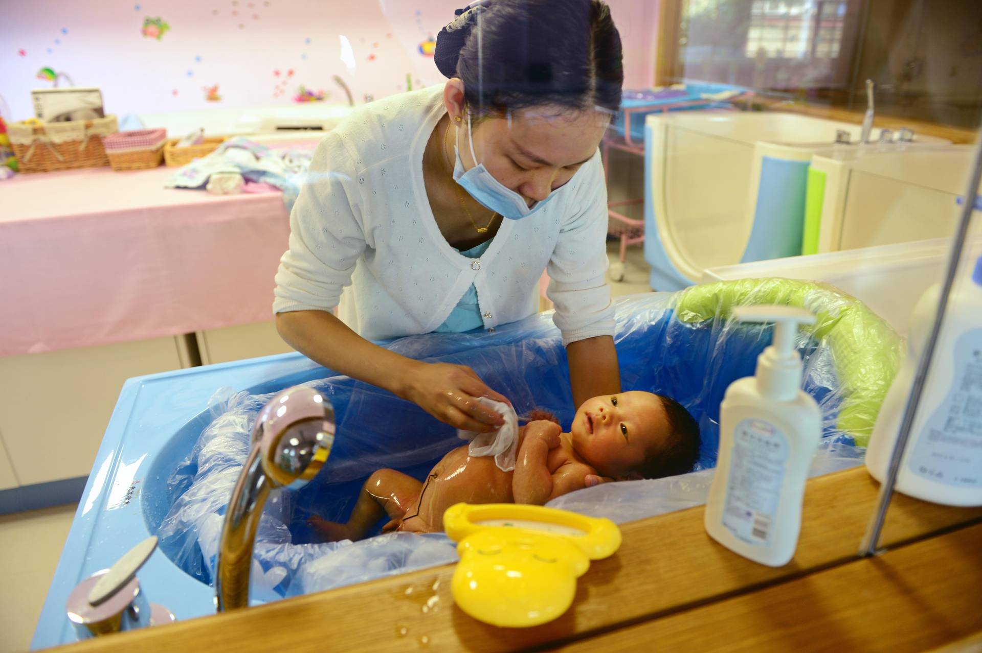 中國各地「新生兒」數據公布，透露太多秘密……