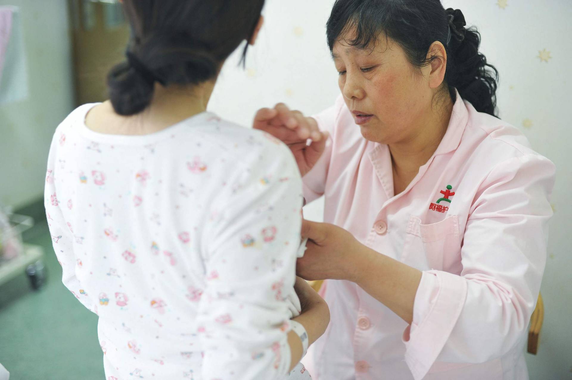內地家政行業大數據：保姆平均月薪過萬