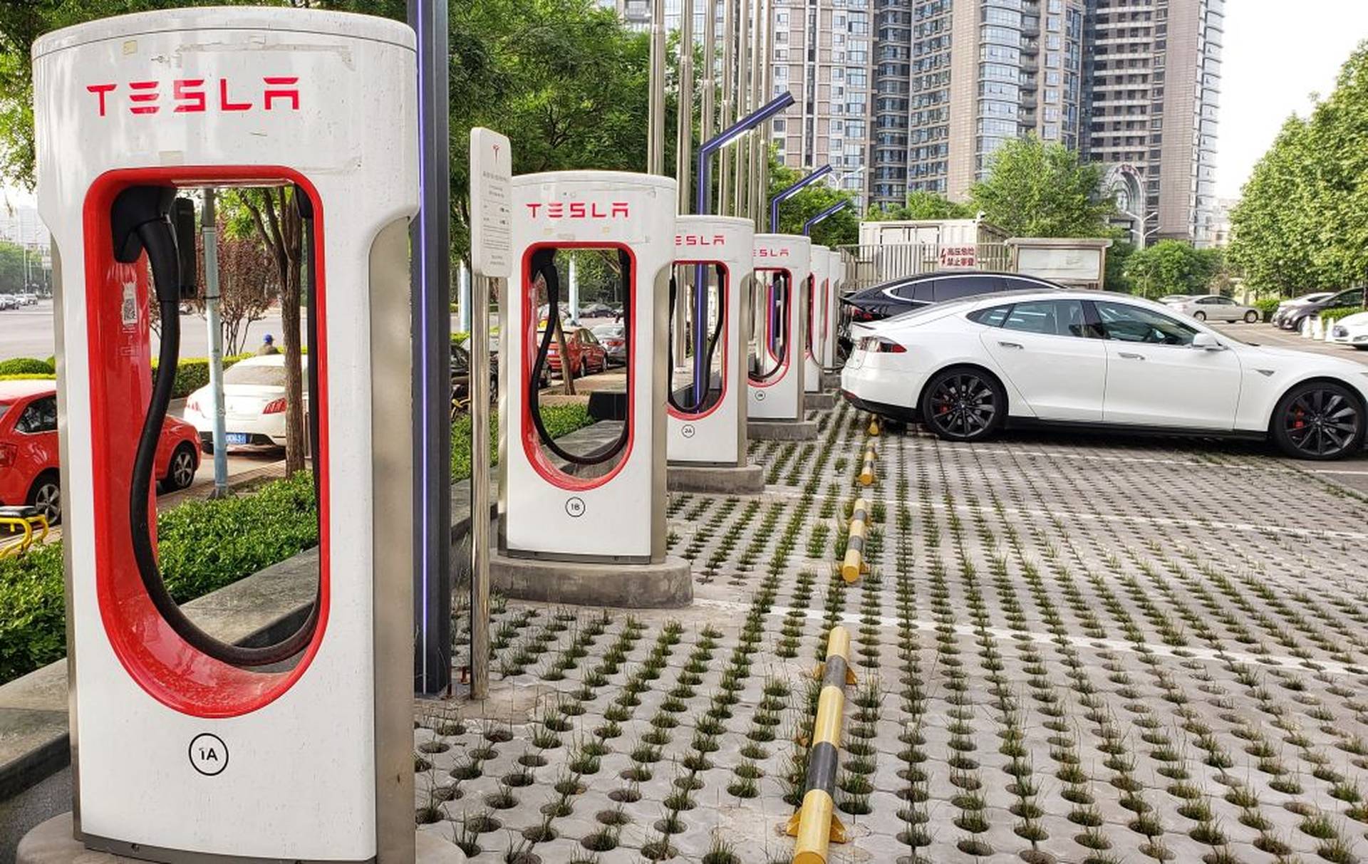 萬億美元Tesla高位盤整，做空力量居然是他