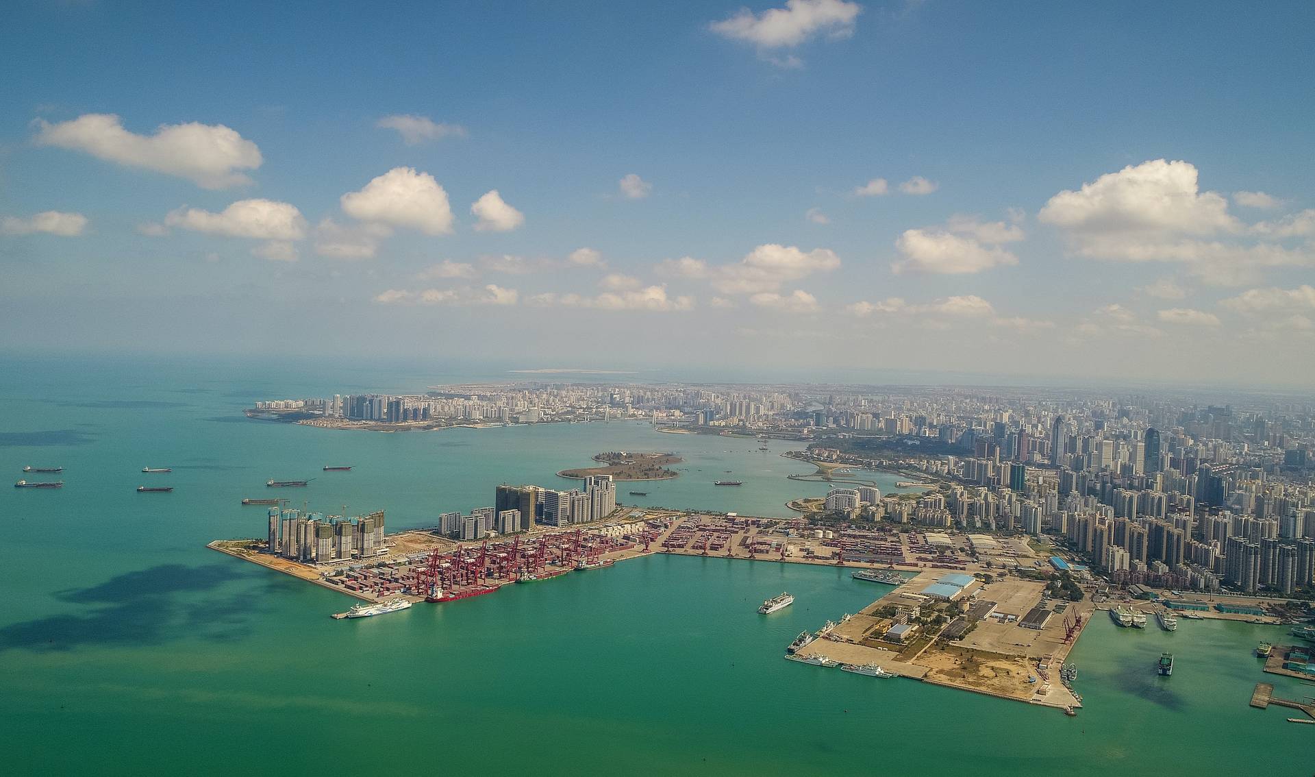 全球資本熱衷「離岸資產」，這個比肩香港的自貿港成投資熱土