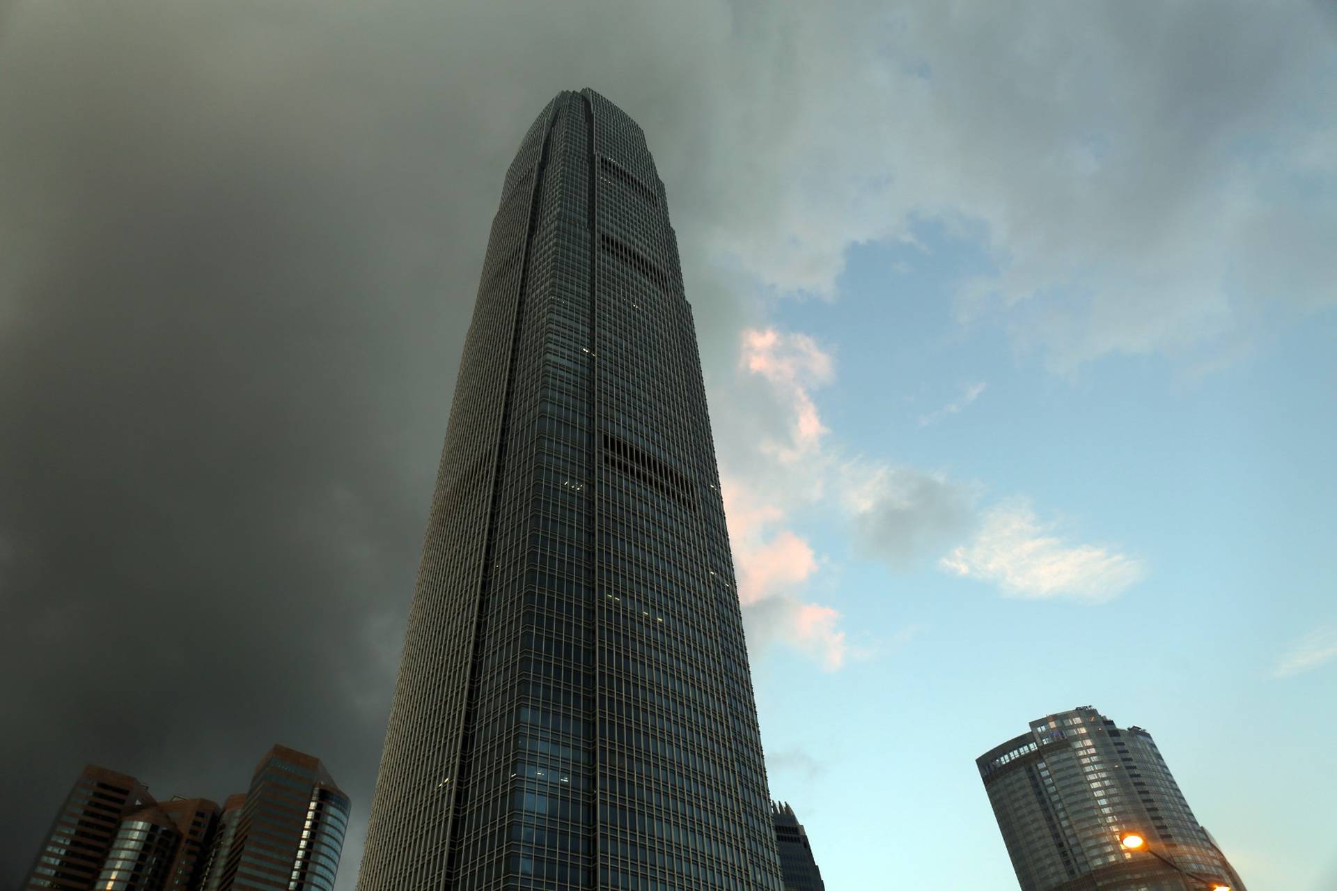 瑞士銀行寶盛不續租國金三層樓面　傳呎租不足50元轉租太古坊二座