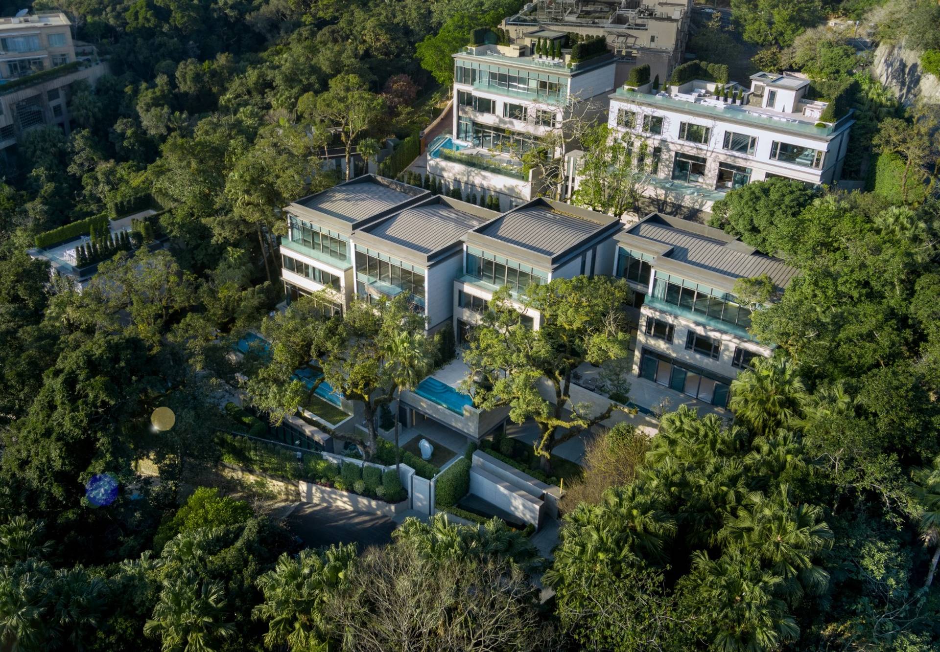 買家曝光｜創投基金創辧人方仁宙斥逾6億購山頂道洋房　呎價9萬