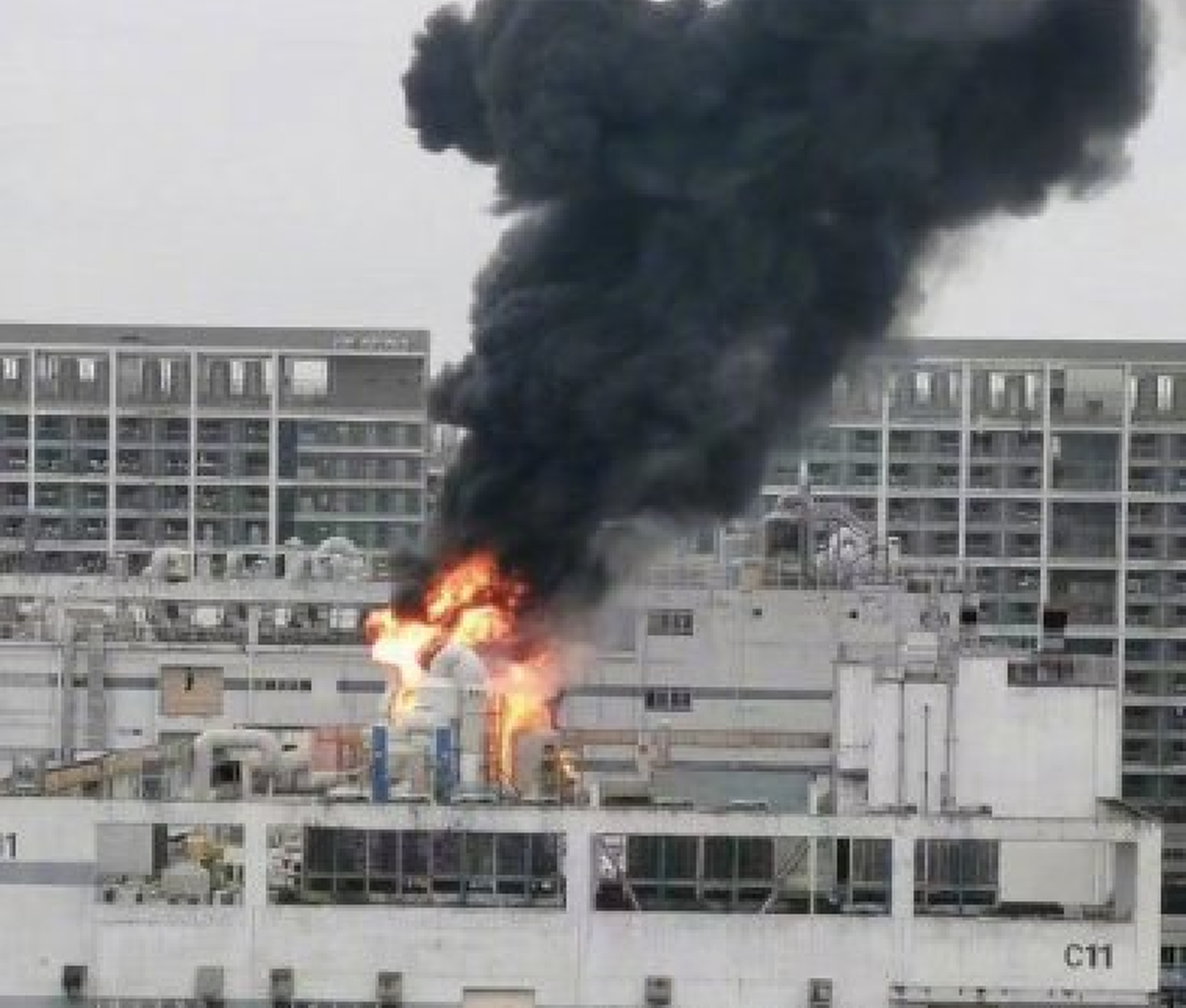 深圳富士康工廠起火　伴有燃爆聲　公司緊急回應