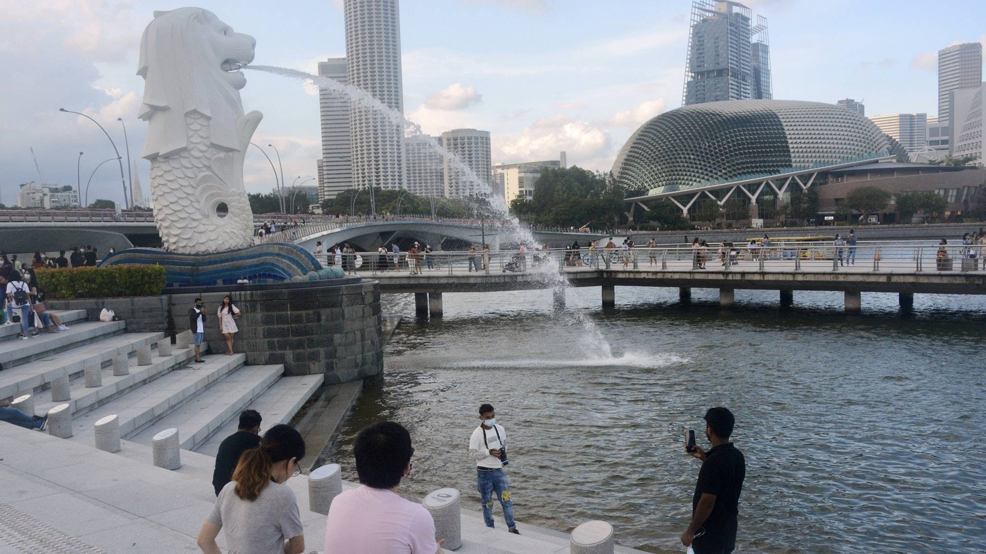新加坡意外收緊貨幣政策　坡紙上升