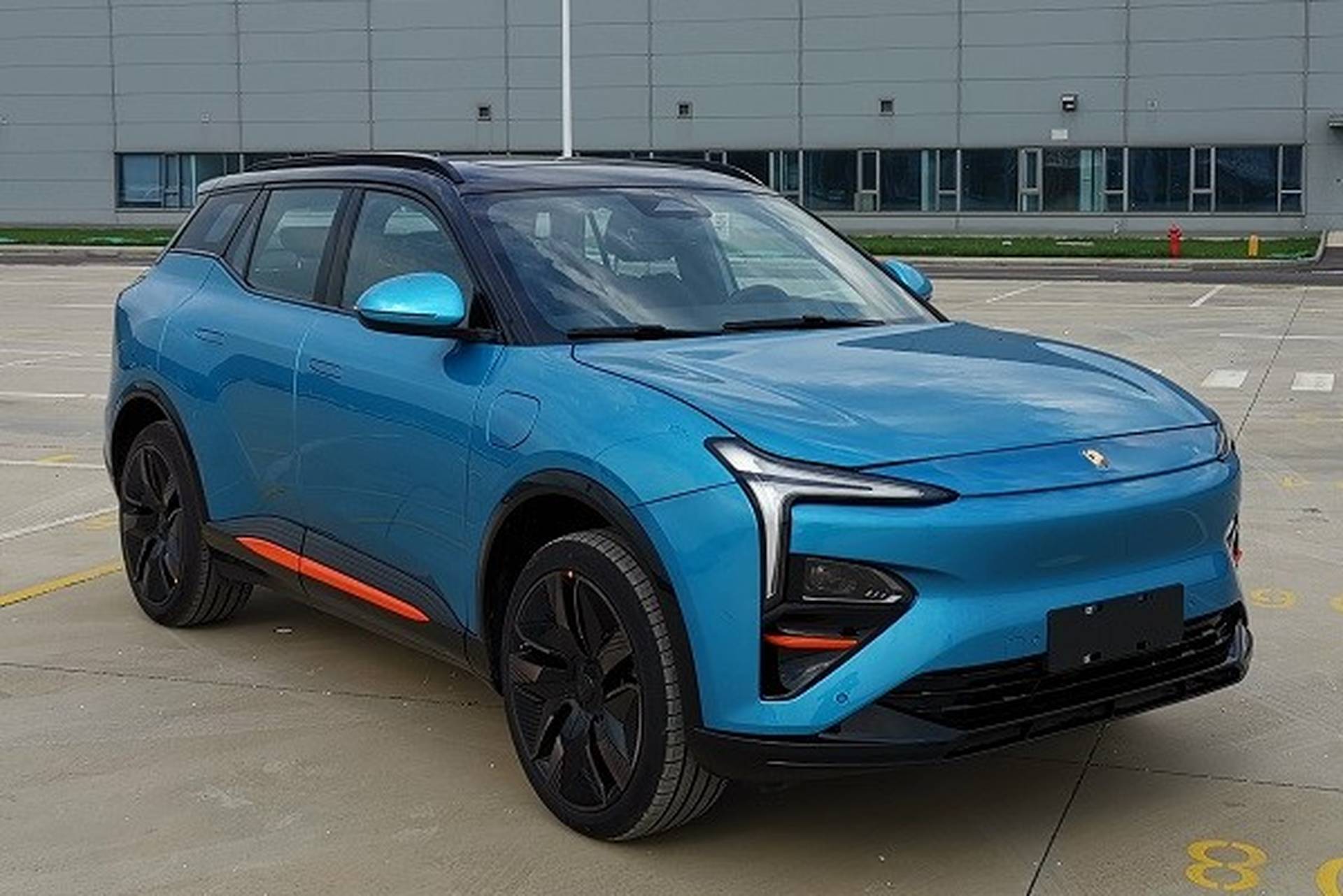 恒大汽車終於來了：首款申報車型恆馳5LX現身　實拍圖曝光