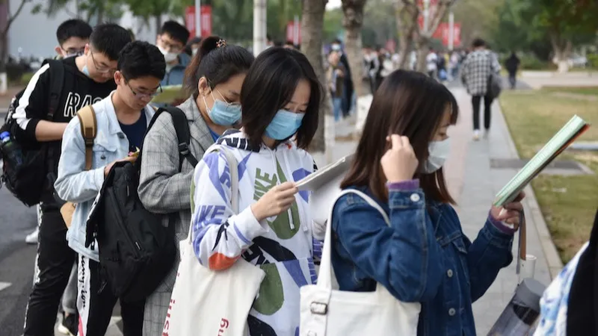 極「卷」考研日　大廠裁員時