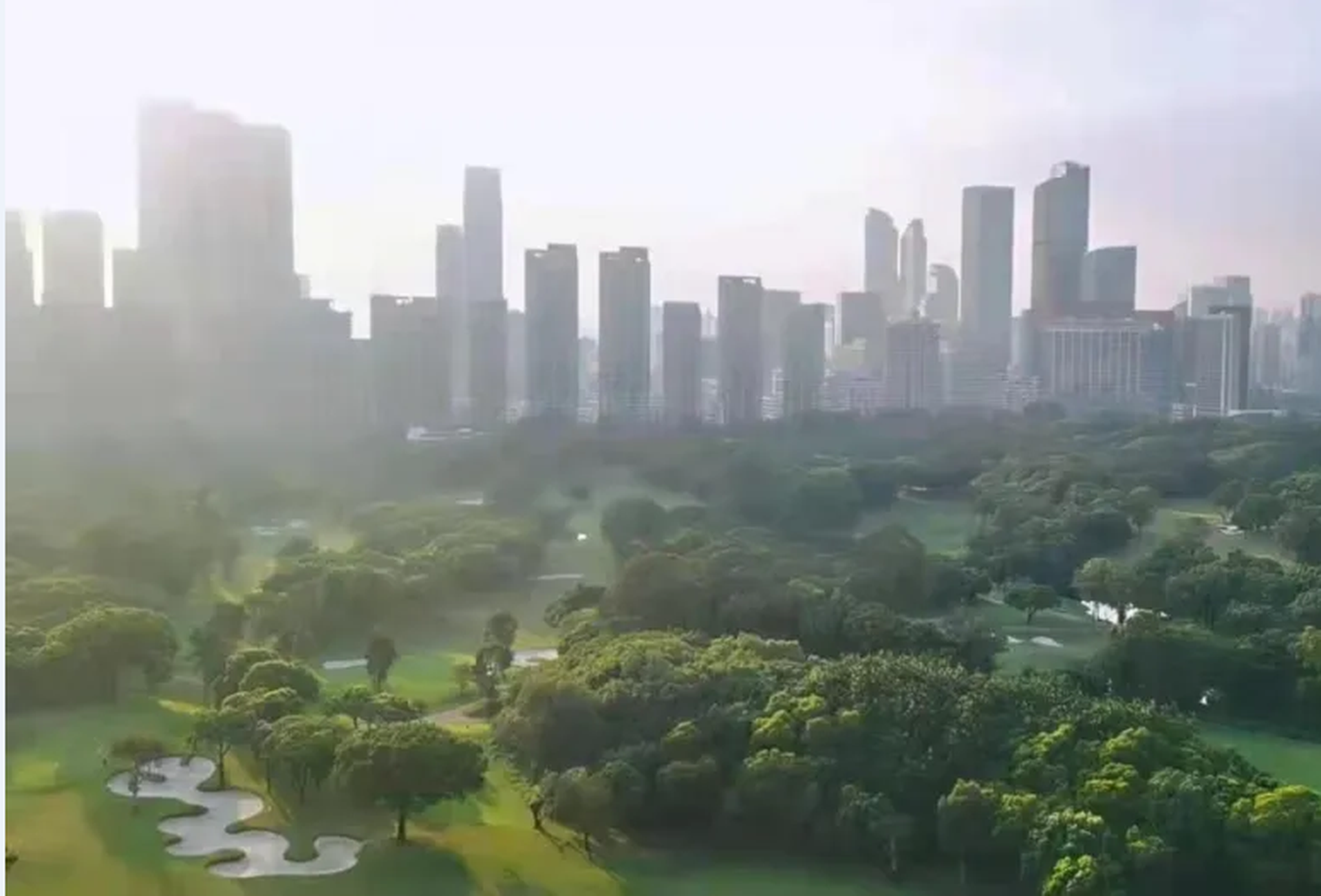 電梯間如密封艙、主力户型朝北　這個單價13萬元豪宅誰來接盤？