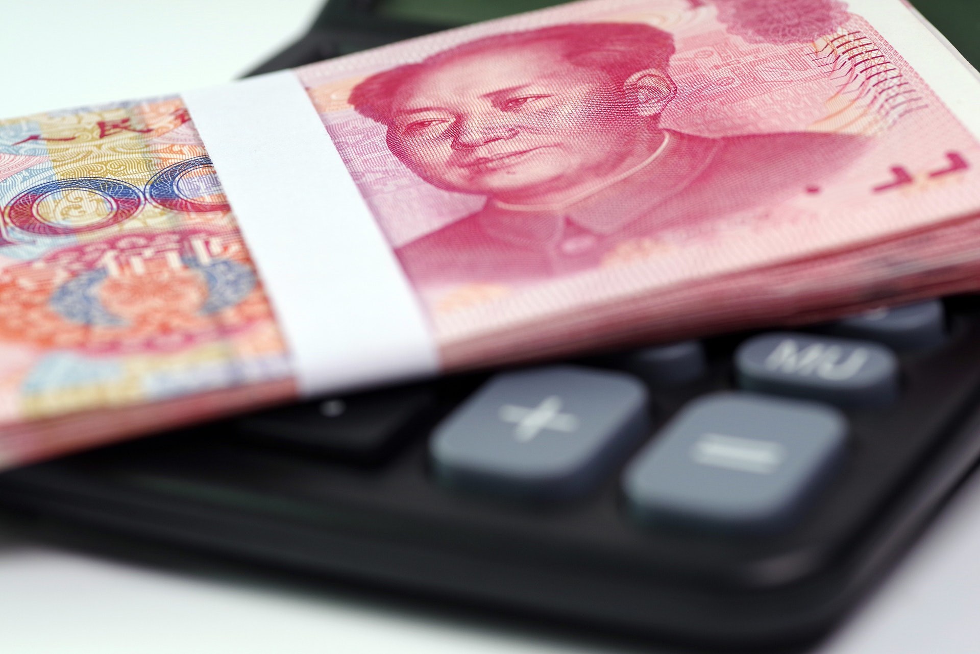 上海封城｜內地據報向部分銀行查詢人民幣成交急跌原因