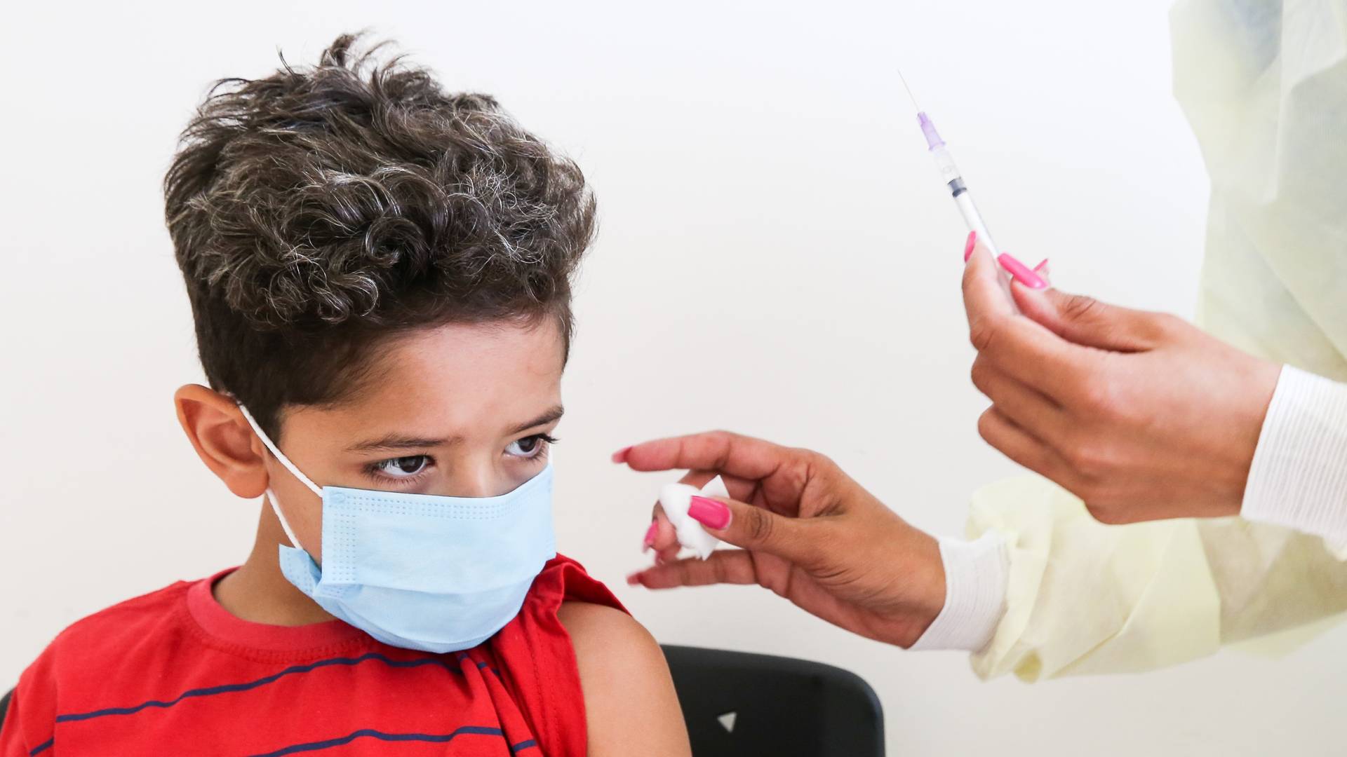 疫情｜莫德納向FDA申請授權　為美國6個月大至5歲童接種新冠疫苗