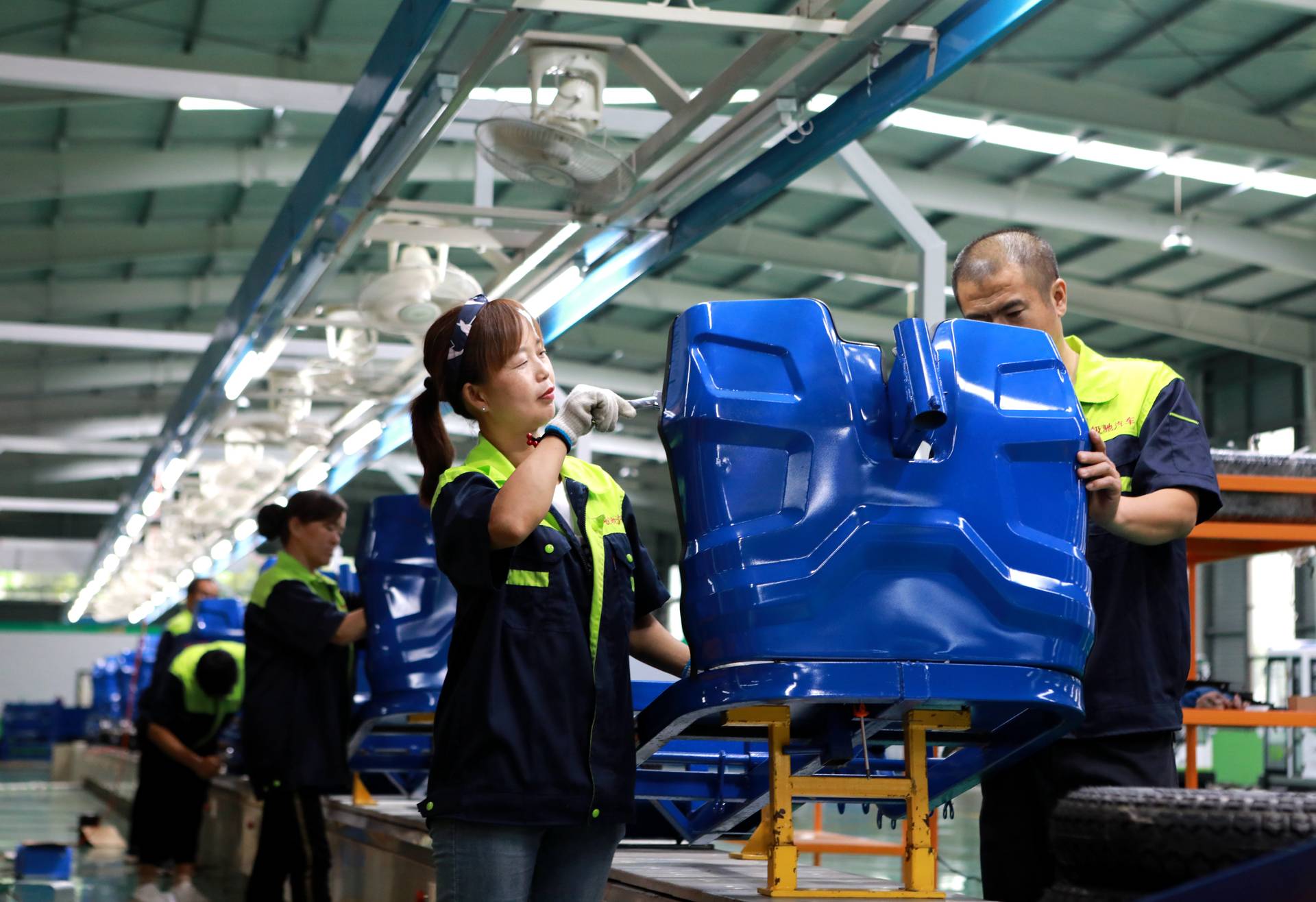 8月中國新能源汽車產銷量超30萬輛　創歷史新高