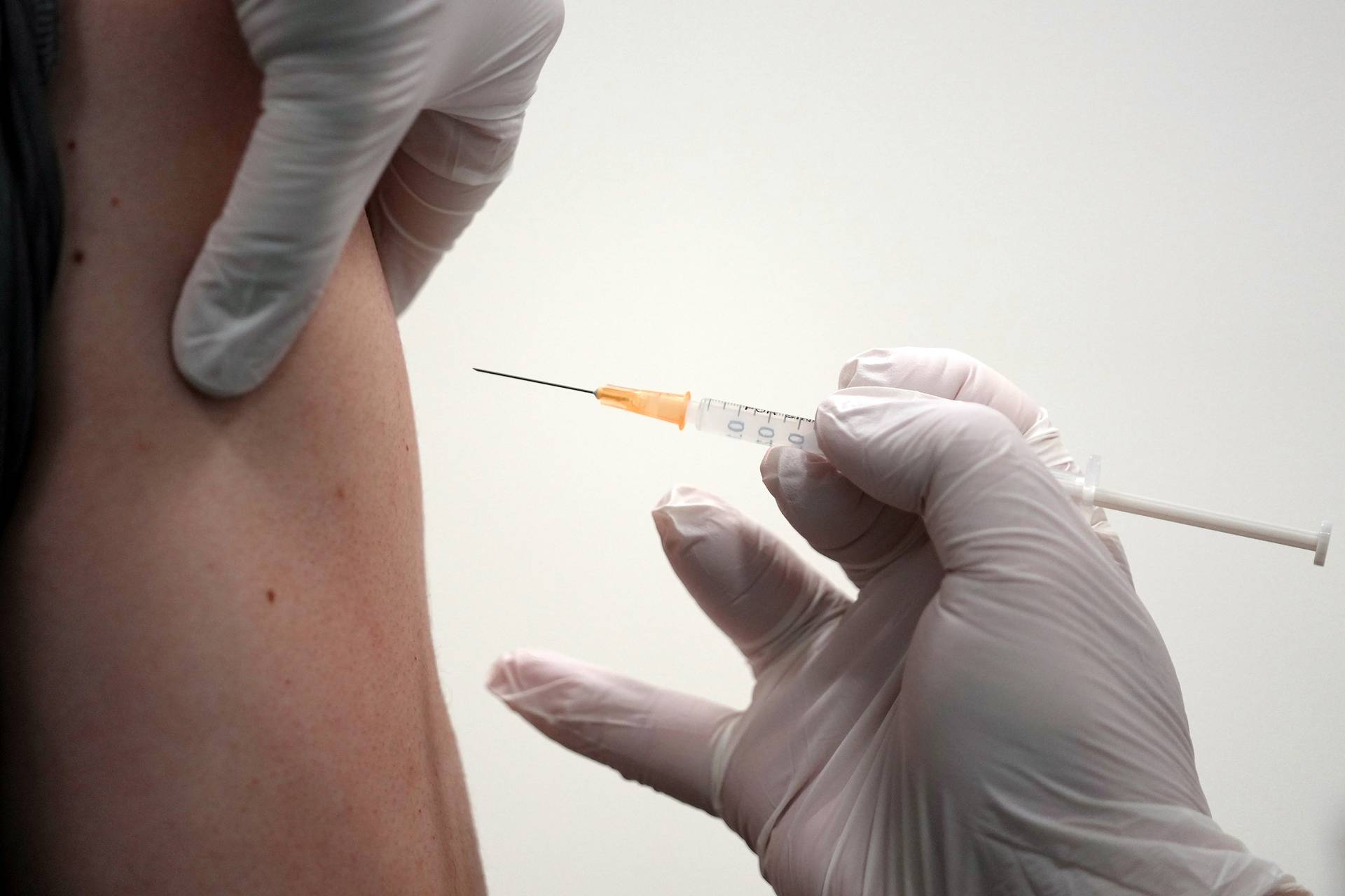 輝瑞CEO：若每年注射一次疫苗　正常生活有望在一年內恢復